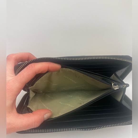 Burberry zippy large nova wallet in leather - Picture 7 of 9